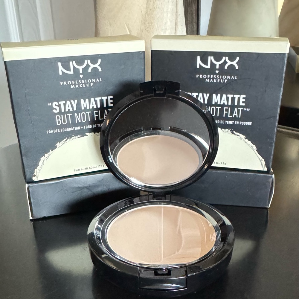 NYX Stay Matte But Not Flat Powder Foundation - Nude